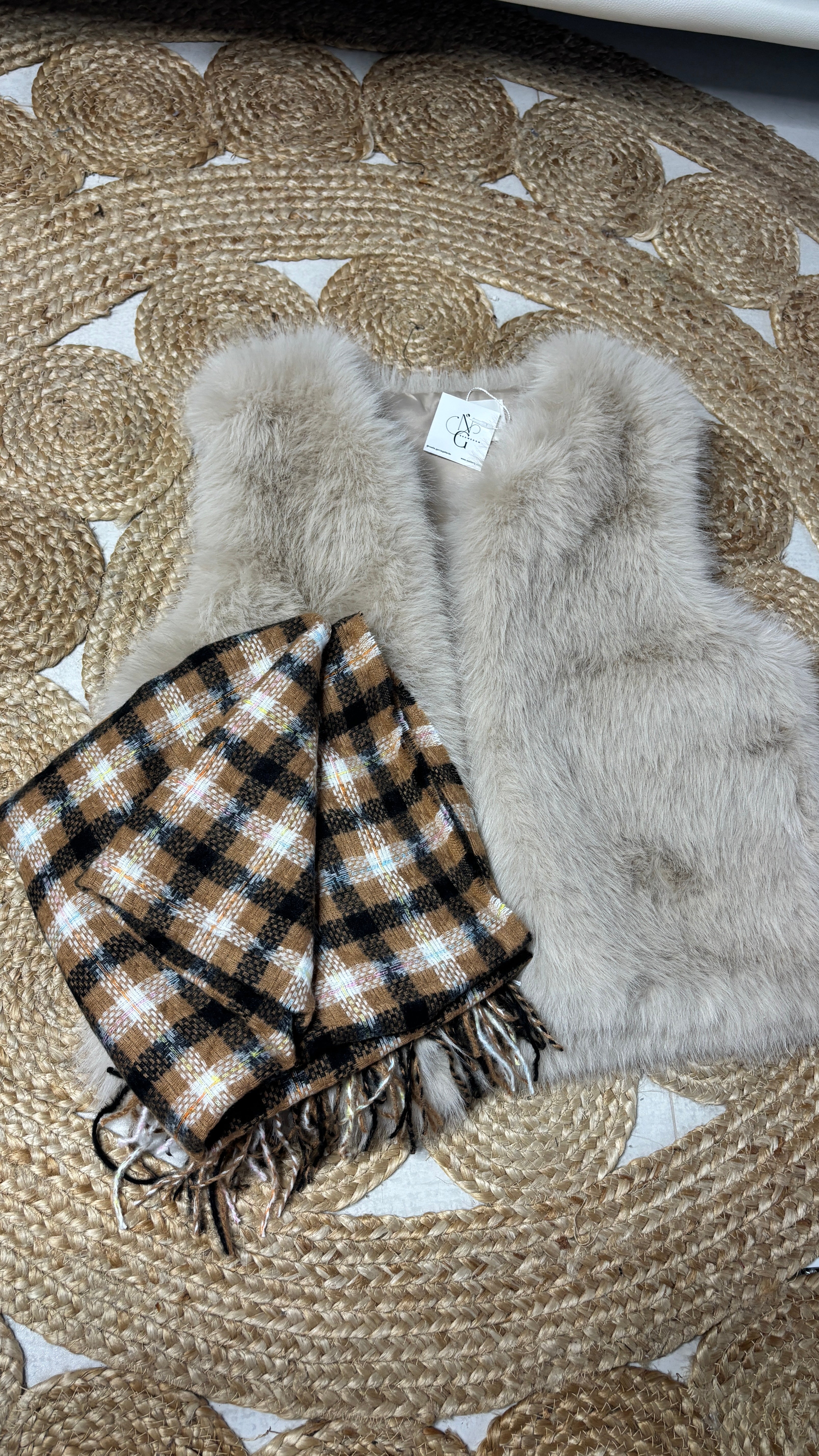 P.R Chaleco de pelo y foulard