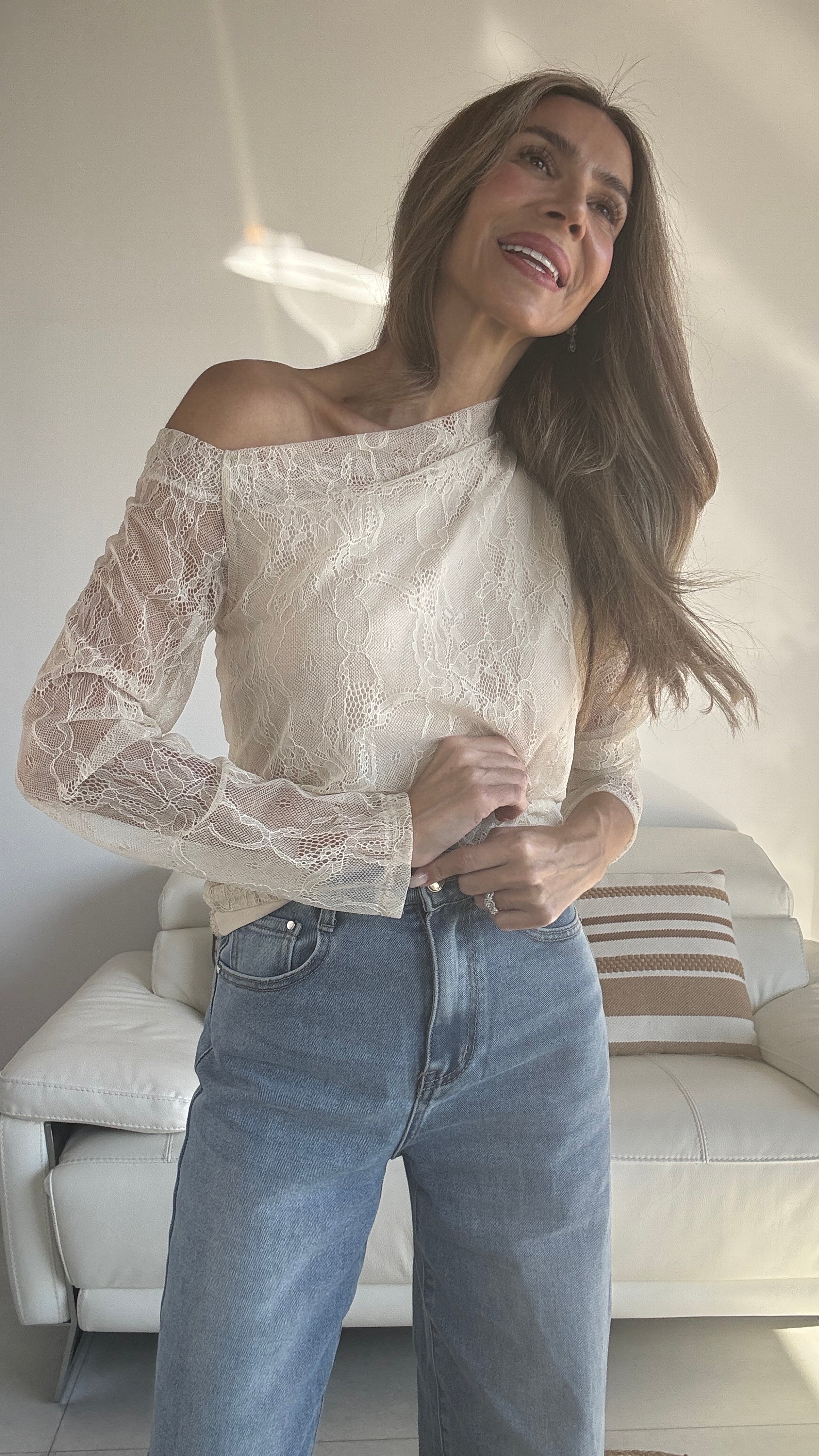 Camiseta encaje cuello caído