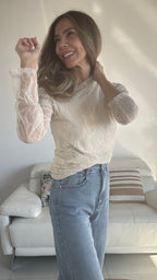 Camiseta encaje cuello caído