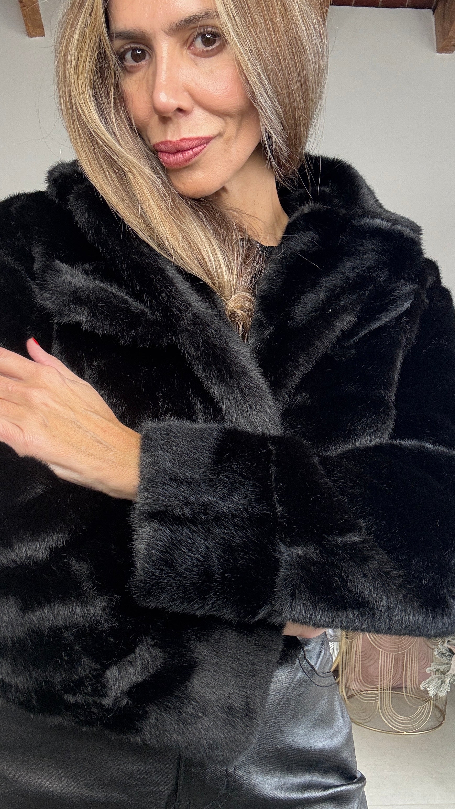 Chaqueta de pelo crop top