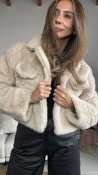 Chaqueta de pelo crop top