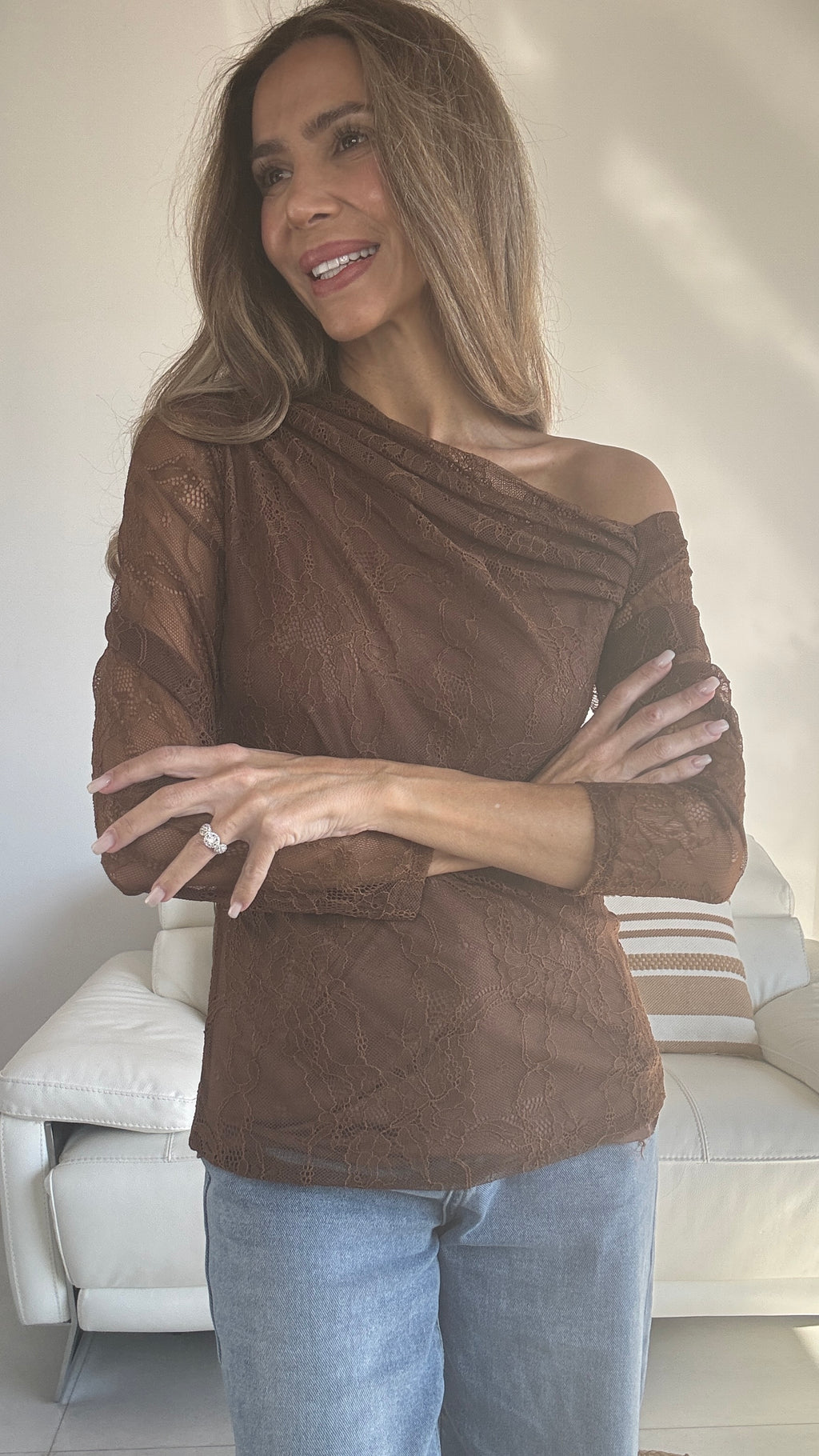 Camiseta encaje cuello caído