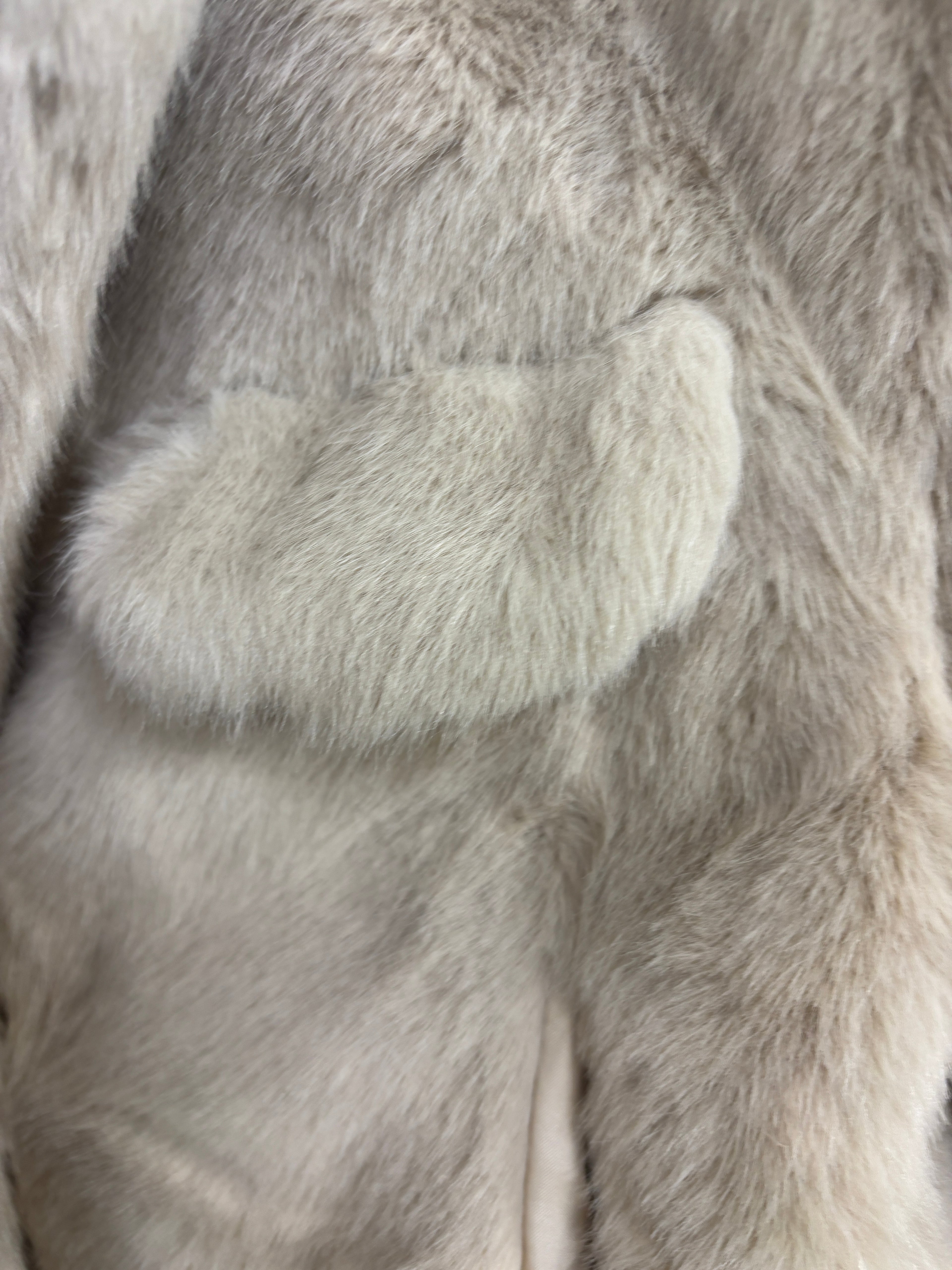 Chaqueta de pelo crop top