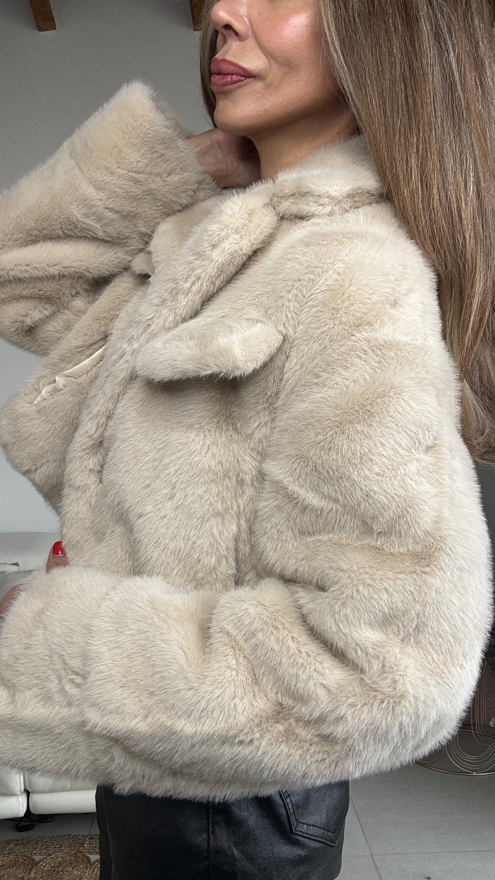 Chaqueta de pelo crop top