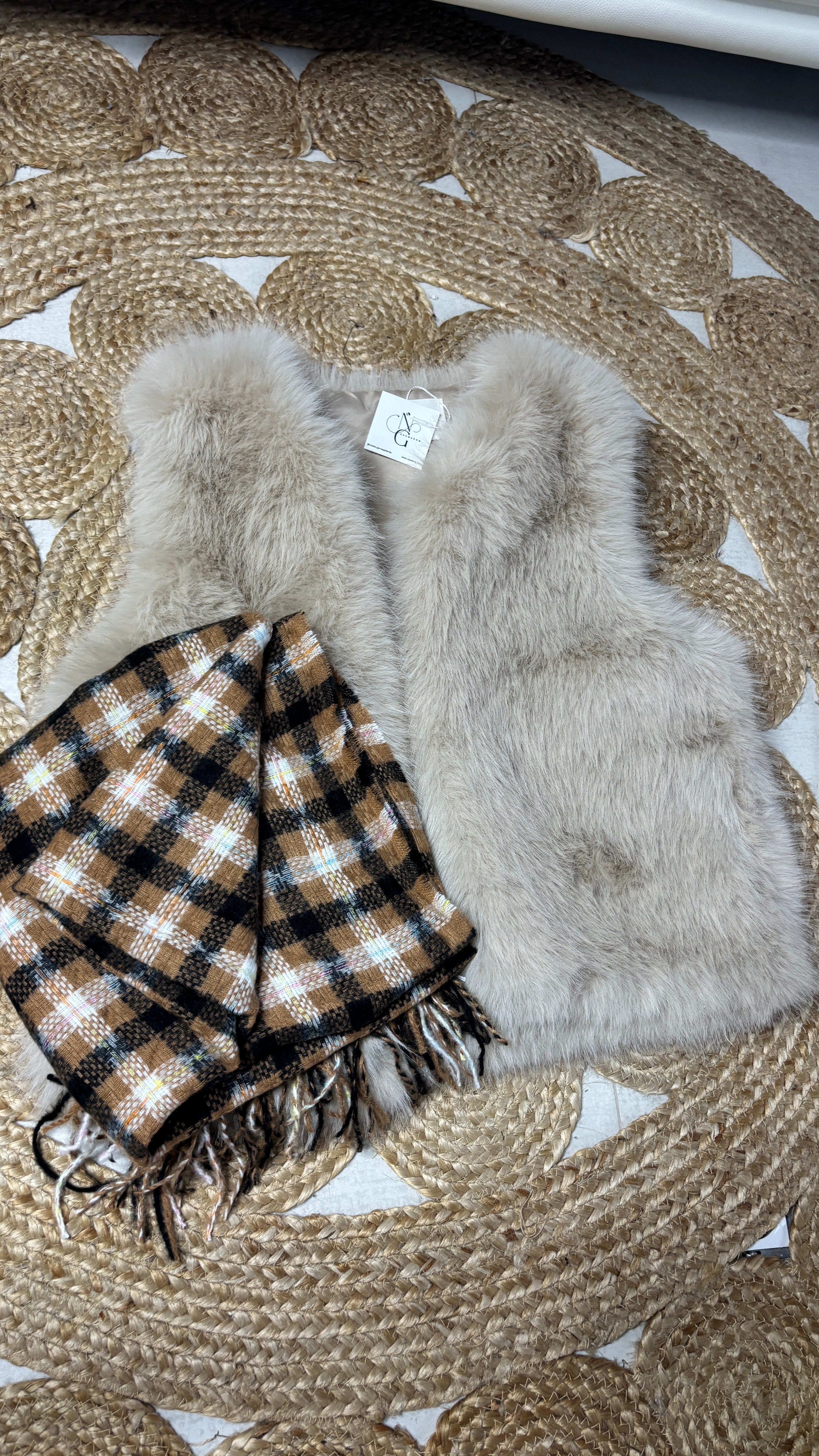 P.R Chaleco de pelo y foulard