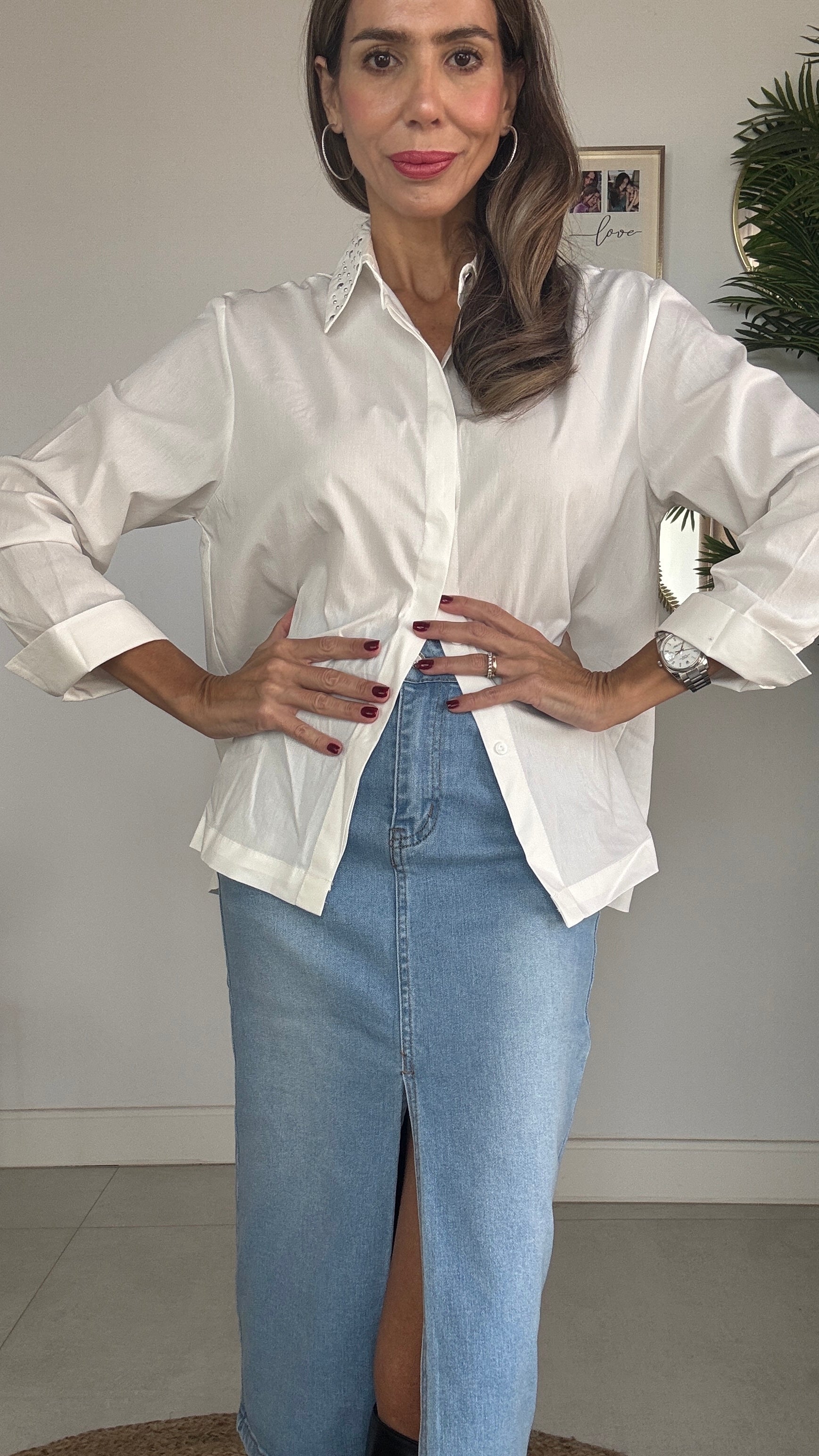 Camisa blanca tachuelas