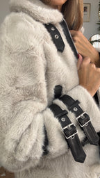 Cazadora  pelo gris  y cuero