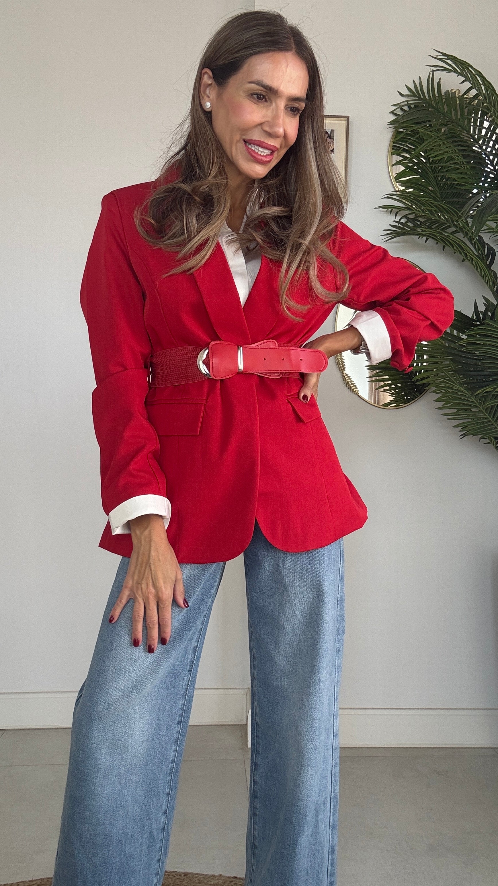 Chaqueta con cinturón roja