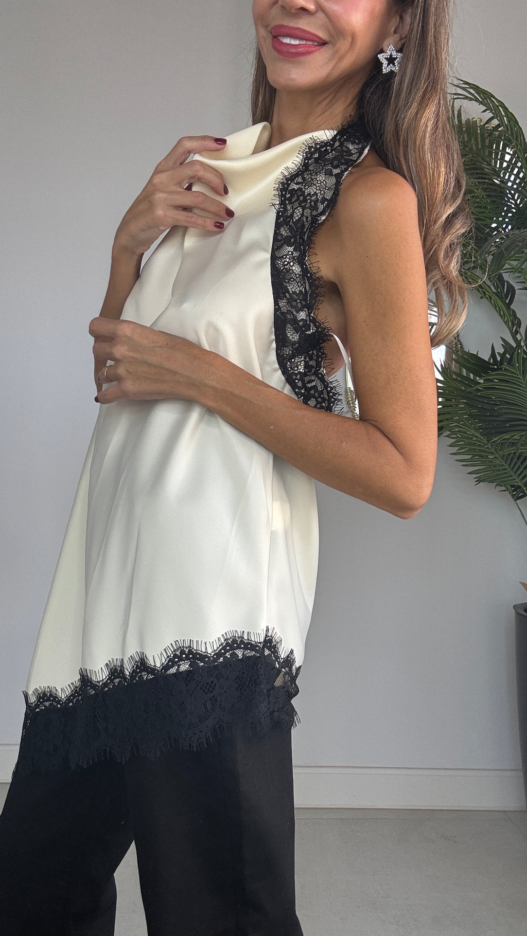 Top lencero con encaje  asimétrico