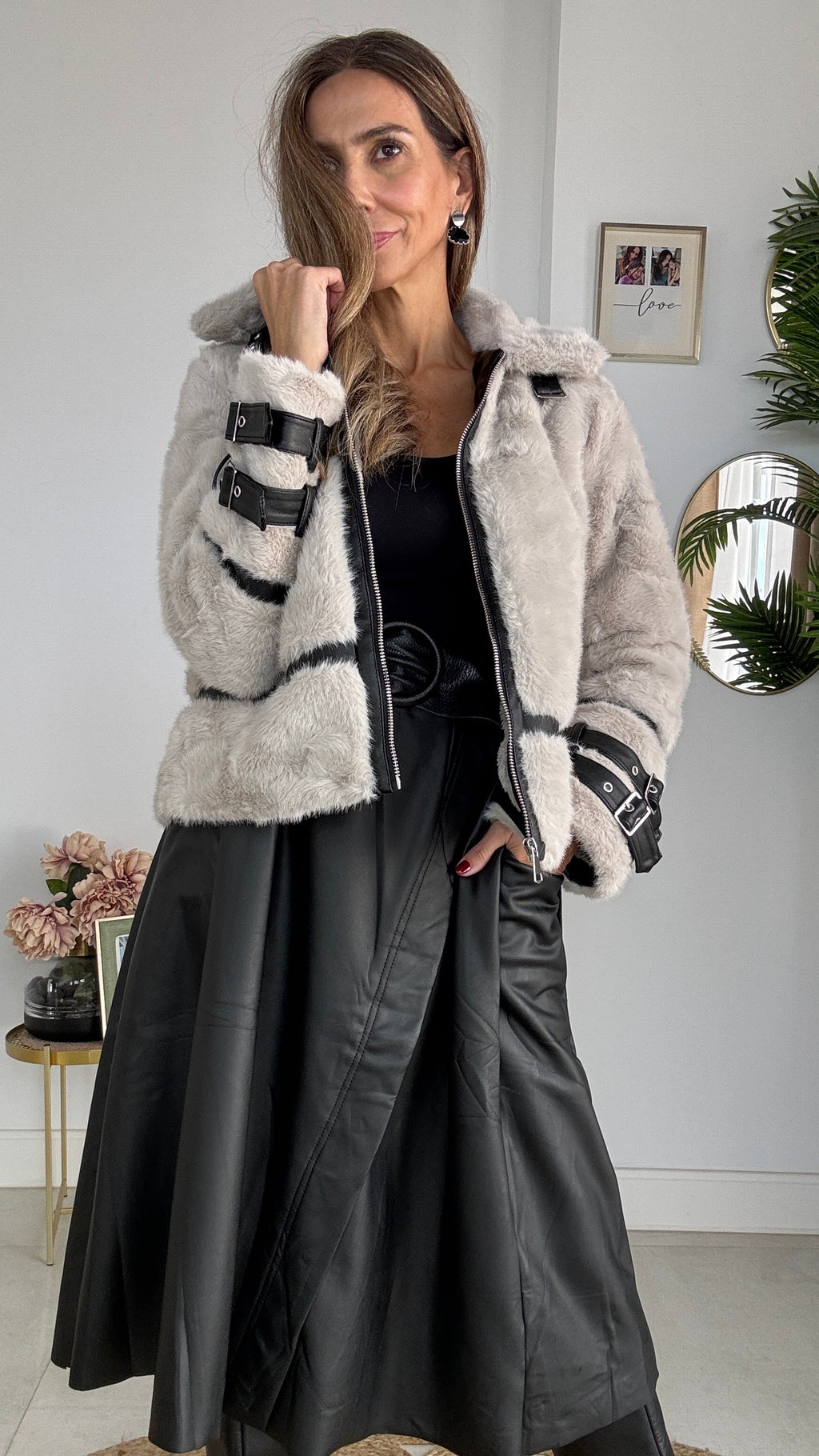 Cazadora  pelo gris  y cuero