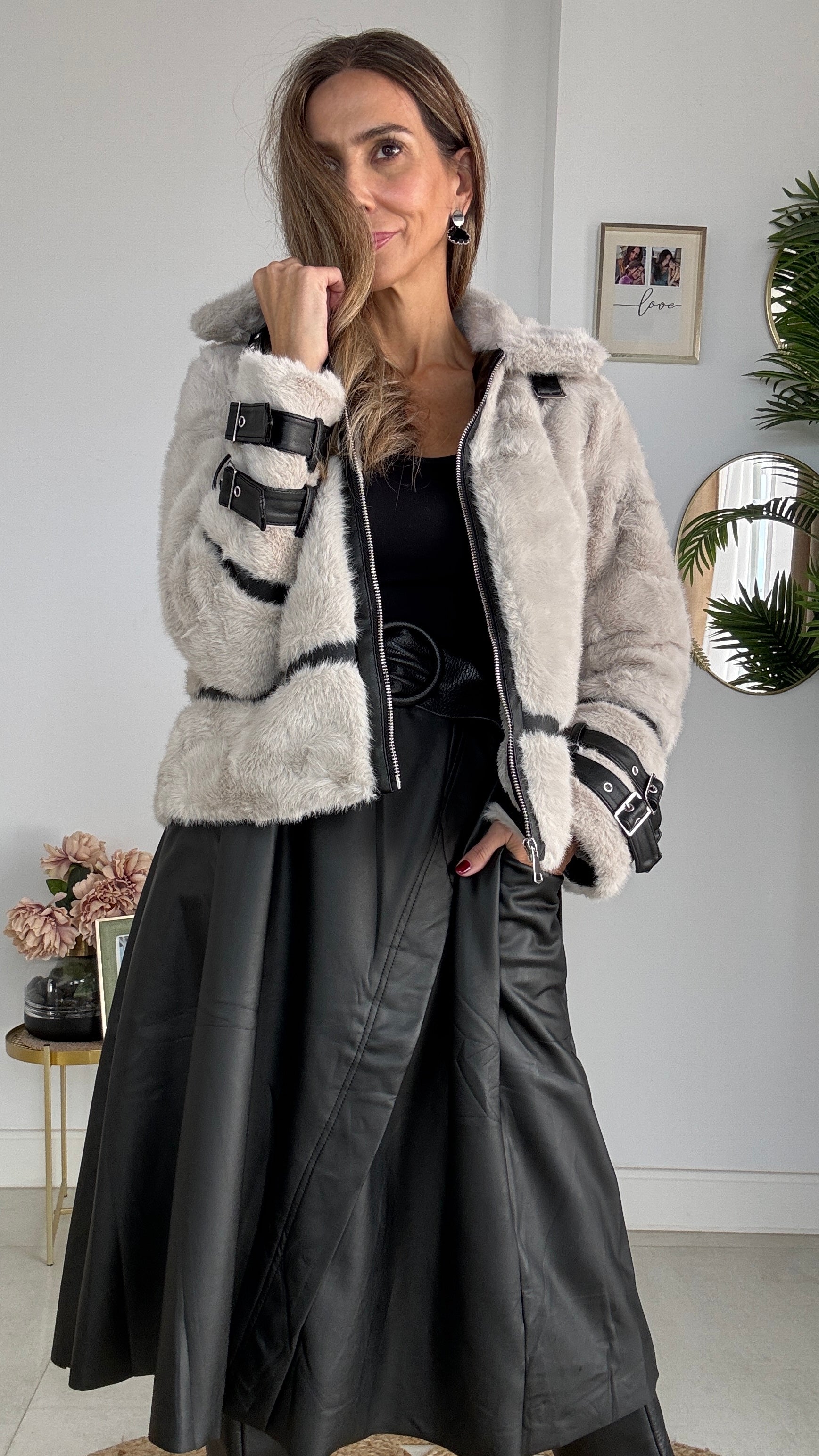 Cazadora  pelo gris  y cuero