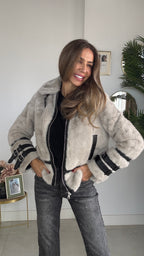 Cazadora  pelo gris  y cuero