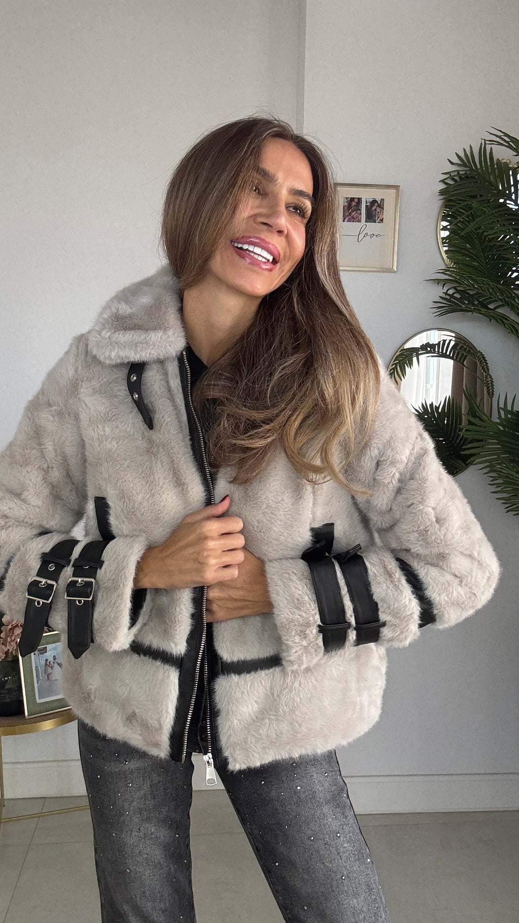 Cazadora  pelo gris  y cuero