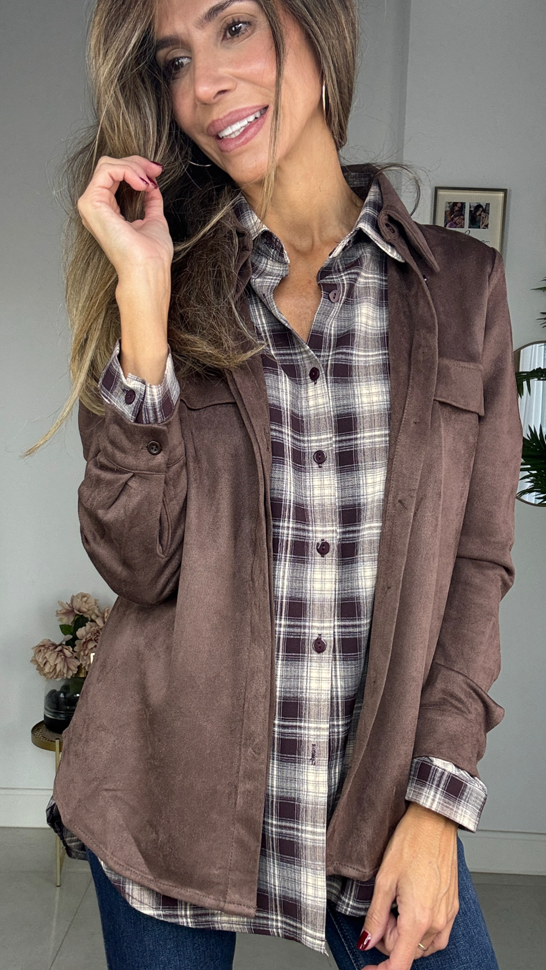 Camisa/sobre camisa Antelina color marrón.