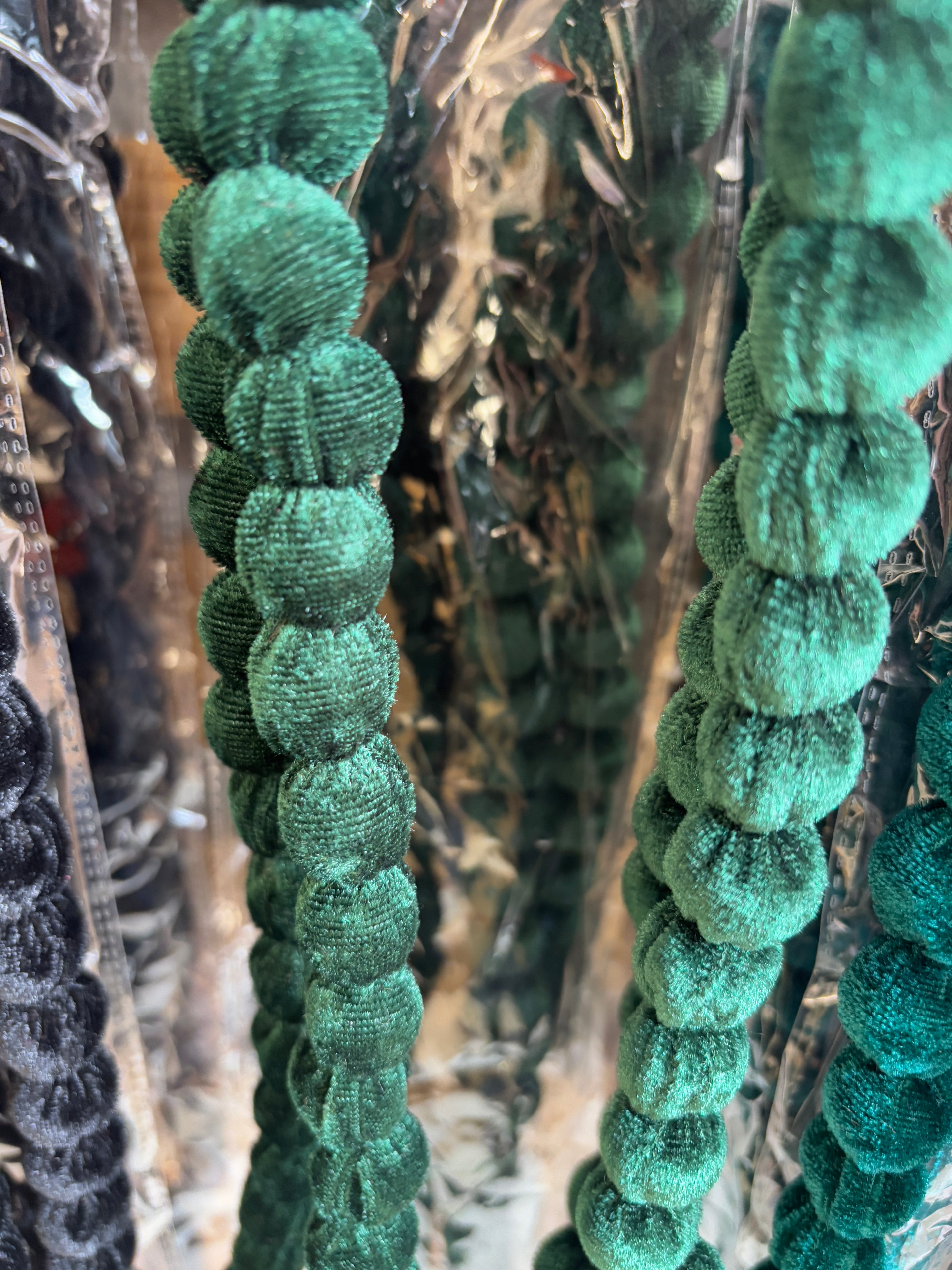 Collares bolitas terciopelo