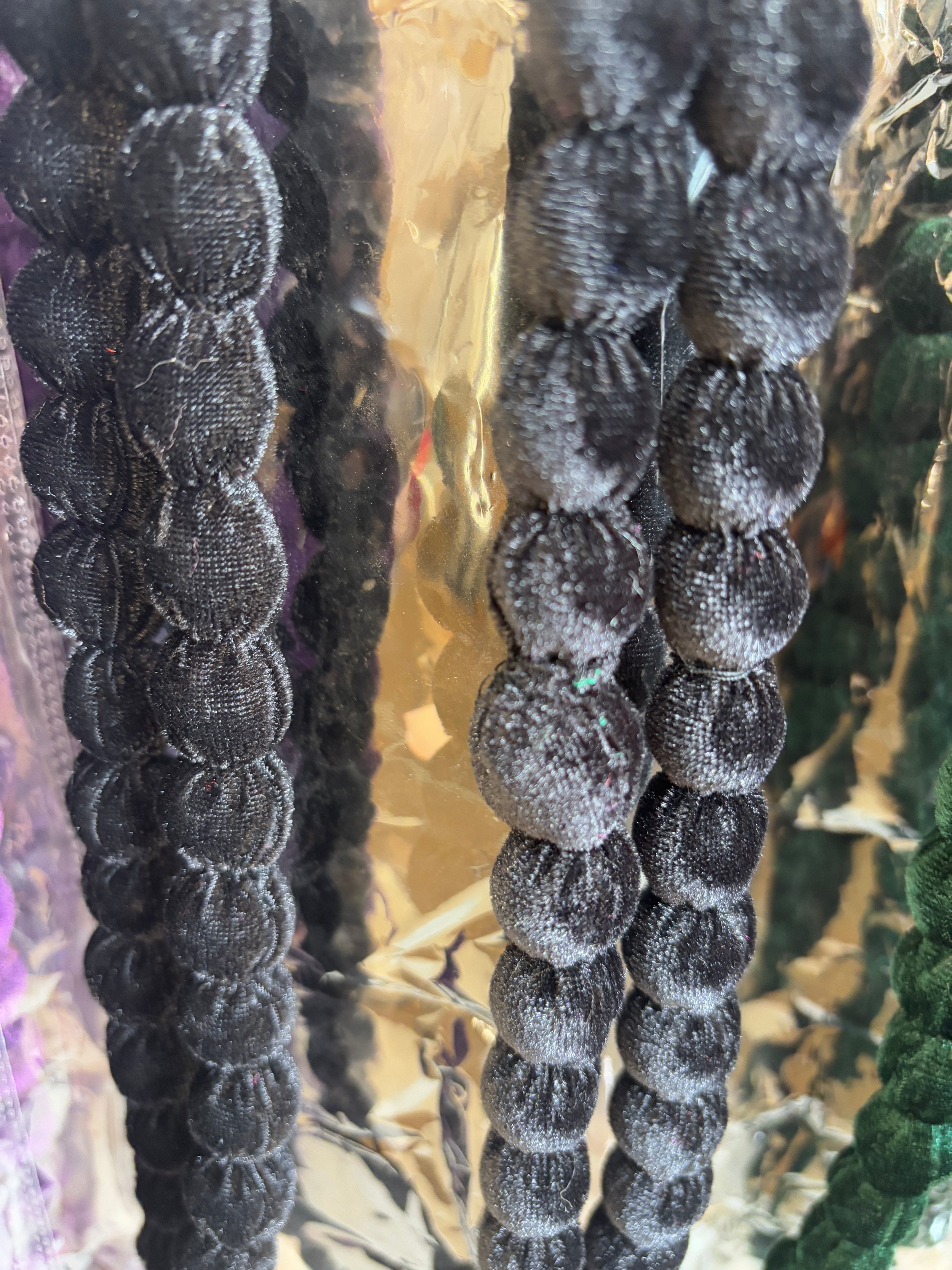 Collares bolitas terciopelo